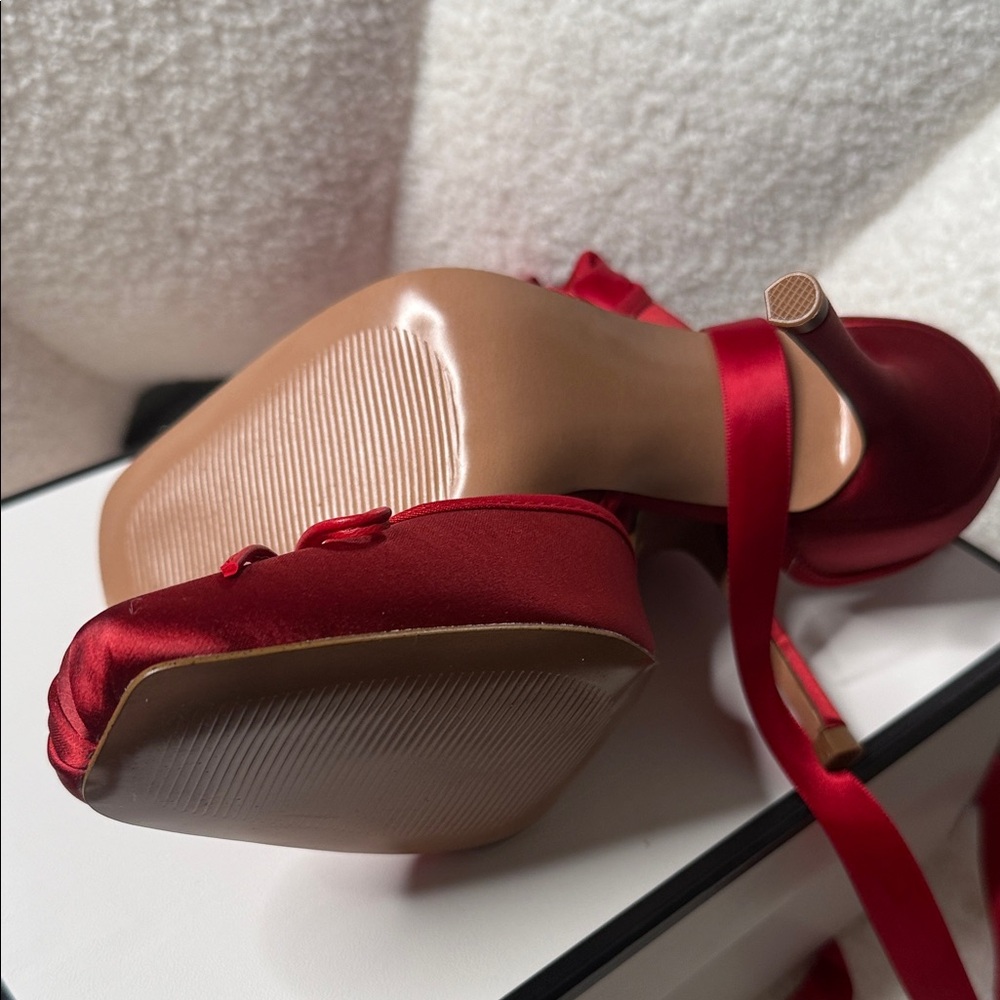 Elegant Red Satin Women's Shoes - Picture 5 of 7